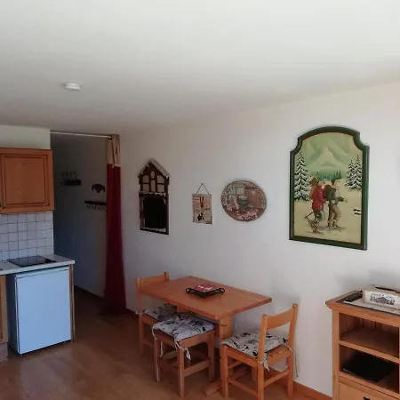 Confortable Pour 2, Proche Des Pistes Et Commerces - Fr-1-411-696 *